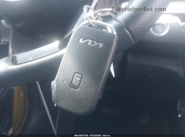 KNDETCA79R7568357 2024 KIA SELTOS Gold Dashboard view
