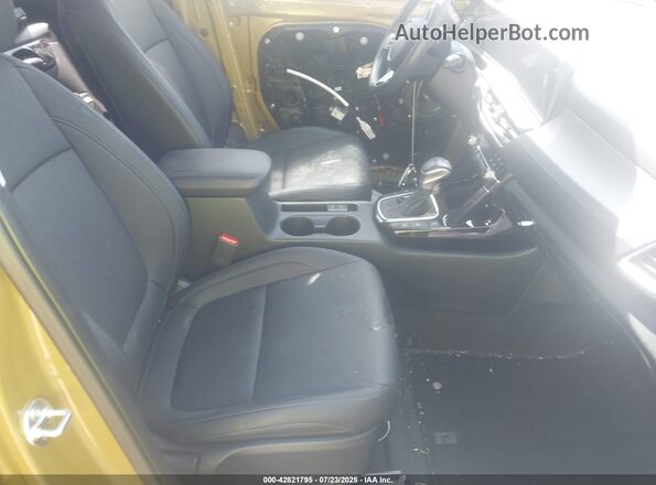 KNDETCA79R7568357 2024 KIA SELTOS Gold Front interior view