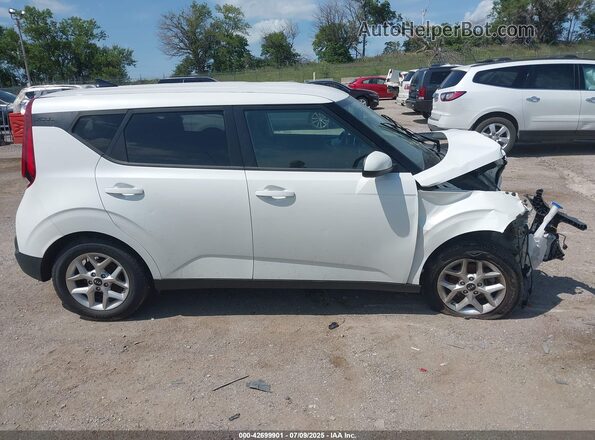 KNDJ23AU2M7129372 2021 KIA SOUL White Widok wnętrza z tyłu