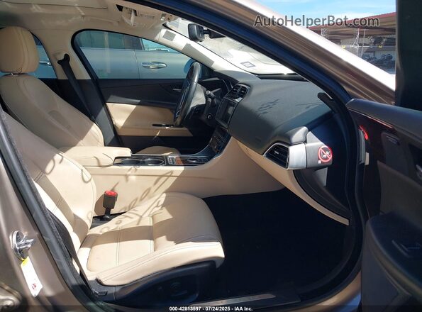 SAJAE4BG9HA954227 2017 JAGUAR XF Gold Vista interior delantera