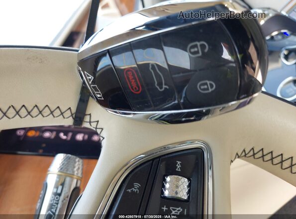 SCBBG6ZG0PC007016 2023 BENTLEY OTHER Белый Вид панели приборов