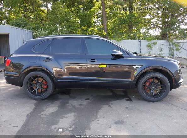 SJAAC2ZV8HC015850 2017 BENTLEY BENTAYGA Black Widok wnętrza z tyłu