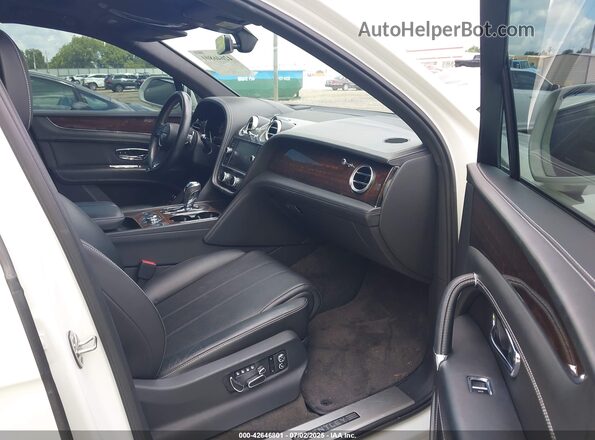 SJAAM2ZV8KC025346 2019 BENTLEY BENTAYGA White Widok wnętrza z przodu