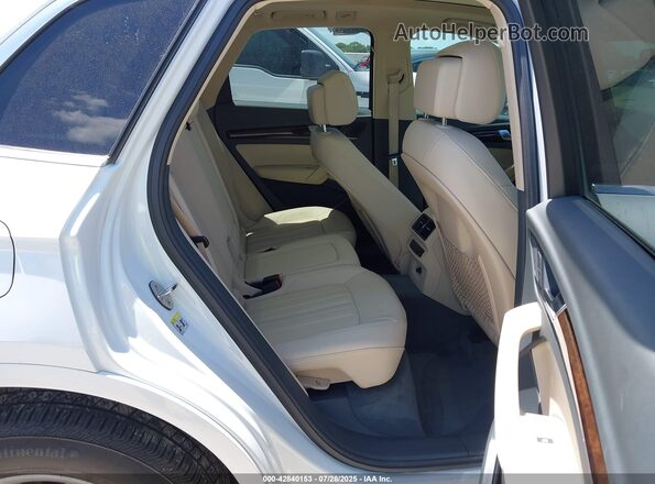 WA1ANAFY7L2067190 2020 AUDI Q5 White Widok naklejki z numerem VIN