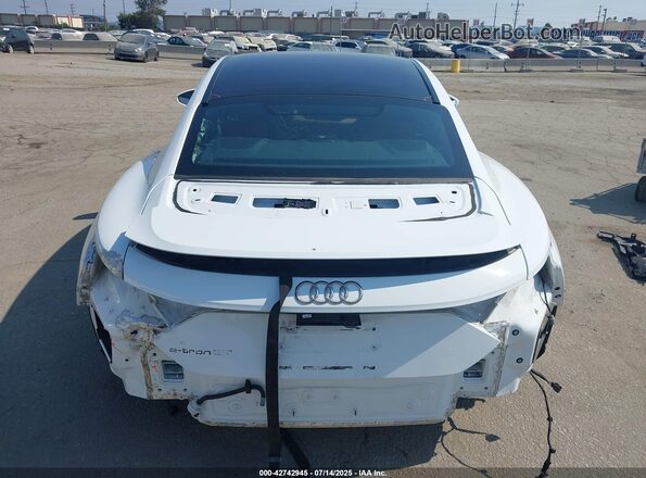 WAUFJBFW4R7001040 2024 AUDI E-TRON Белый 