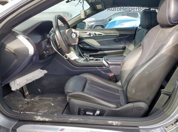 WBAFY4C07NCH97004 2022 BMW M8 Серый Вид салона спереди