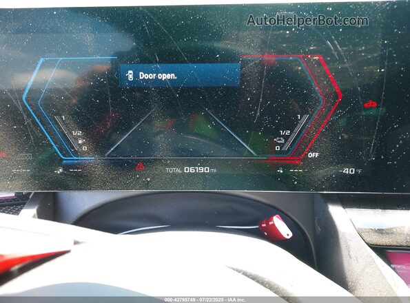 WBS83FK03SCT90239 2025 BMW M5 Green Vista de los asientos traseros