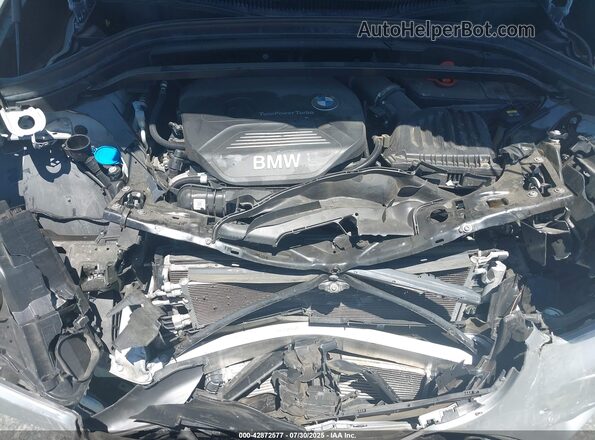 WBXHT3C37H5F87304 2017 BMW X1 Серебряный Вид сзади