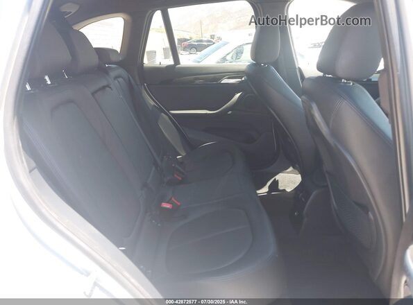WBXHT3C37H5F87304 2017 BMW X1 Серебряный Вид наклейки с VIN-кодом