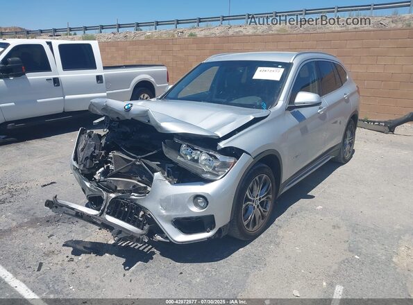 WBXHT3C37H5F87304 2017 BMW X1 Серебряный Передняя левая четверть