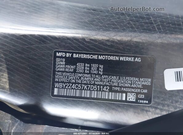 WBY2Z4C57K7D51142 2019 BMW I8 Black Widok komory silnika
