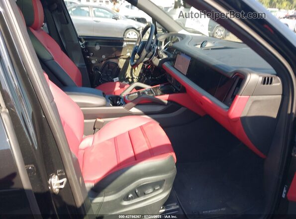 WP1AA2AYXSDA01474 2025 PORSCHE CAYENNE Black Widok wnętrza z przodu