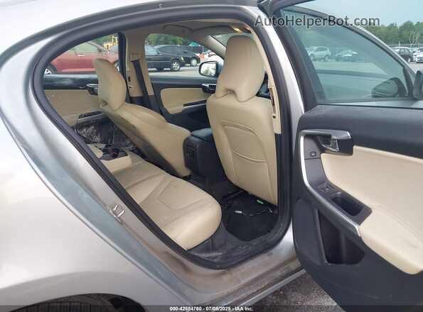 YV126MFL4J2452324 2018 VOLVO S60 Серебряный Вид наклейки с VIN-кодом