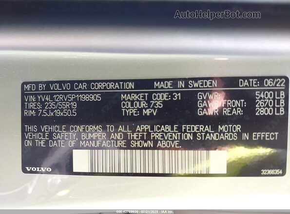 YV4L12RV5P1198905 2023 VOLVO XC60 Silver Vista del compartimento del motor