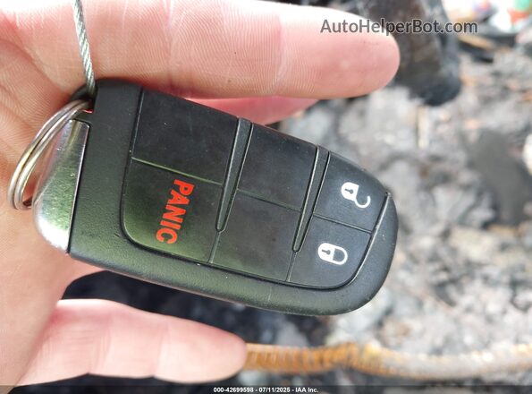 ZACNJDAB6MPN14460 2021 JEEP RENEGADE Silver Widok deski rozdzielczej
