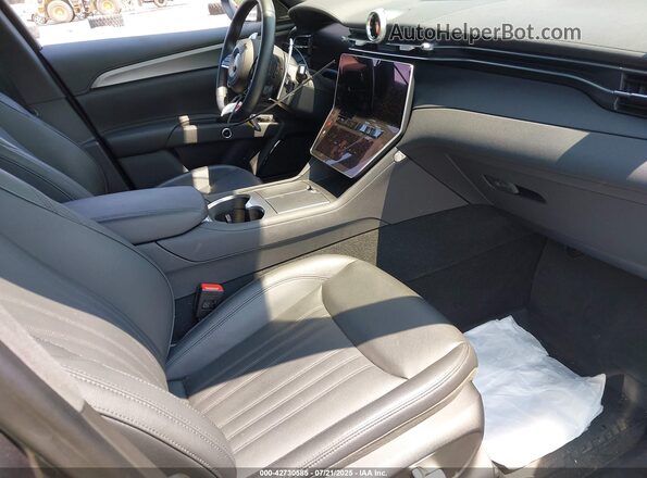 ZN682AVA4P7427590 2023 MASERATI GRECALE Gray Front interior view