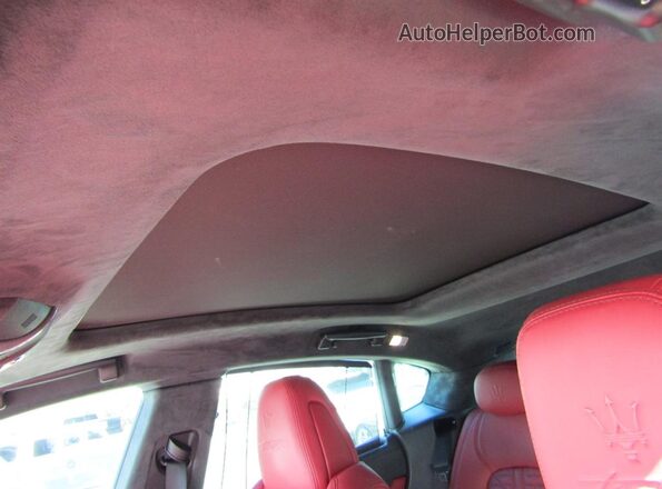 ZN661ZUT5NX3906XX 2022 MASERATI LEVANTE Black Widok tylnych siedzeń