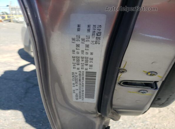 1C4PJLCB5JD519419 2018 JEEP CHEROKEE Silver VIN կոդի պիտակի տեսք