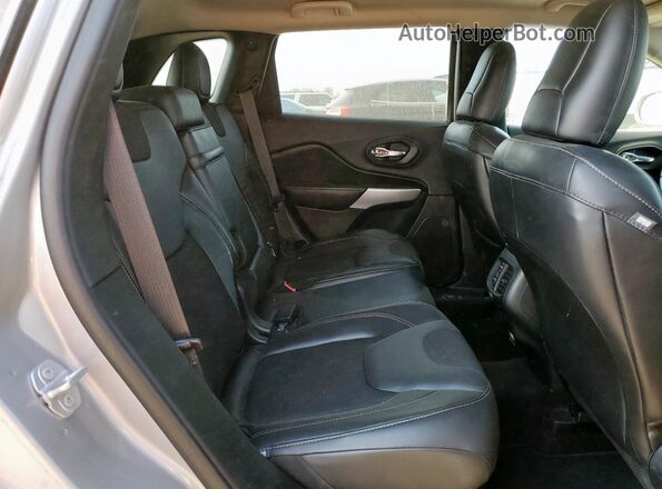1C4PJLLB3JD621673 2018 JEEP CHEROKEE Серебряный Вид подкапотного пространства