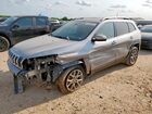 2018 Jeep Cherokee Latitude Plus Серебряный vin: 1C4PJLLB3JD621673