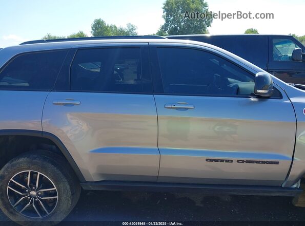 1C4RJFLTXJC502818 2018 JEEP GRAND CHEROKEE Silver 360 interior view