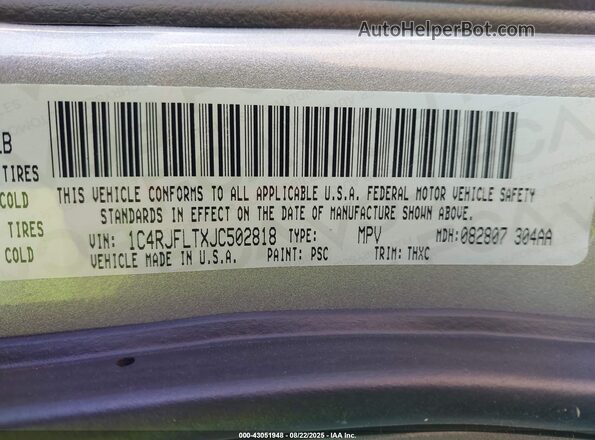 1C4RJFLTXJC502818 2018 JEEP GRAND CHEROKEE Silver Engine compartment view