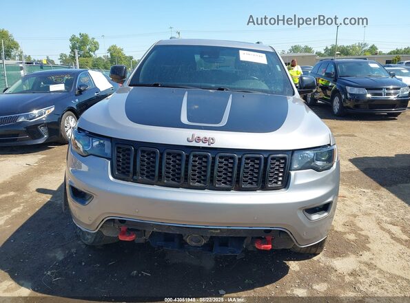 1C4RJFLTXJC502818 2018 JEEP GRAND CHEROKEE Silver Rear interior view