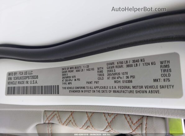 1C4RJKEG0P8726538 2023 JEEP GRAND CHEROKEE L White Vista del compartimento del motor