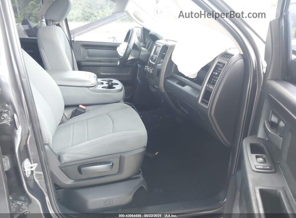 1C6RR6KT2JS219062 2018 RAM 1500 Gray Սալոնի դիմացի տեսք