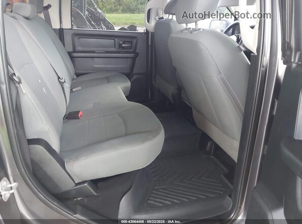 1C6RR6KT2JS219062 2018 RAM 1500 Gray VIN կոդի պիտակի տեսք