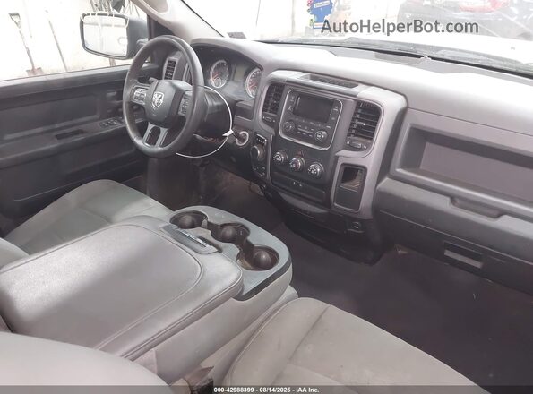 1C6RR7FG1JS282625 2018 RAM 1500 Gray Вид салону спереду