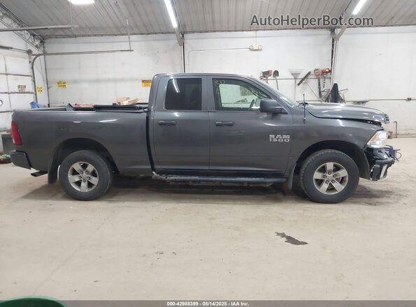 1C6RR7FG1JS282625 2018 RAM 1500 Gray Вид задньої частини салону