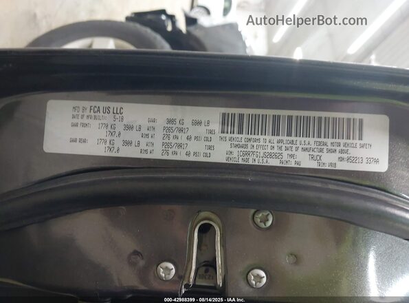 1C6RR7FG1JS282625 2018 RAM 1500 Gray Вид підкапотного простору