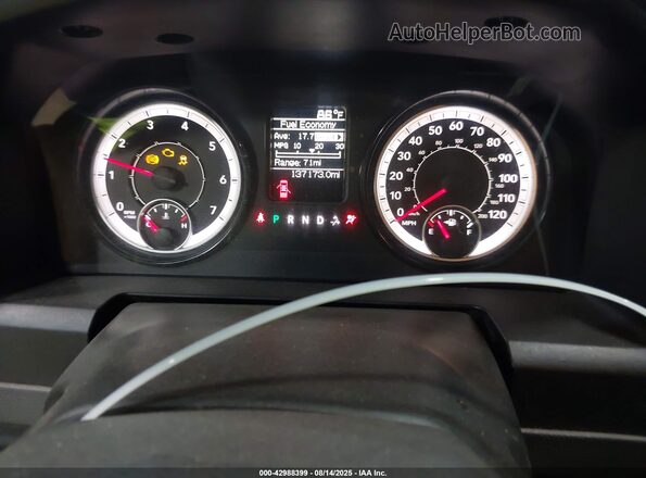 1C6RR7FG1JS282625 2018 RAM 1500 Gray Вид задніх сидінь