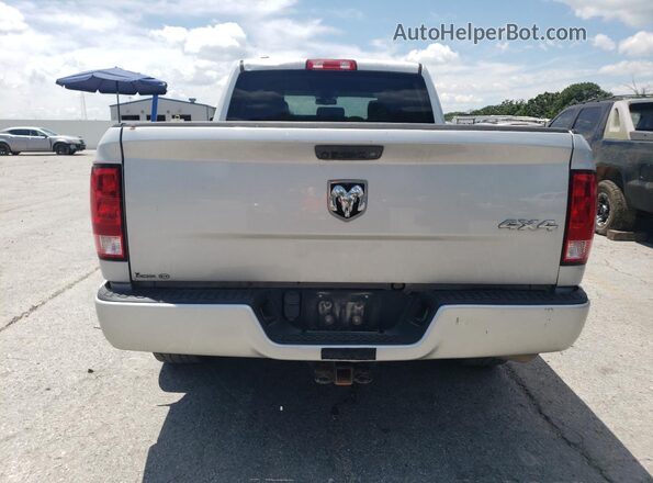 1C6RR7FG2JS264179 2018 RAM 1500 Silver Widok z tyłu