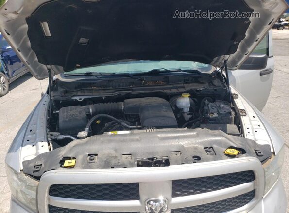 1C6RR7FG2JS264179 2018 RAM 1500 Silver Widok wnętrza z tyłu
