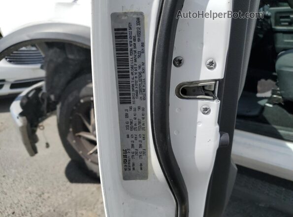 1C6RR7FM1JS276345 2018 RAM 1500 White Vista del compartimento del motor