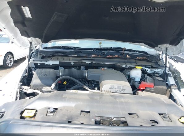 1C6RR7GG8MS525592 2021 RAM 1500 CLASSIC Белый Вид сзади