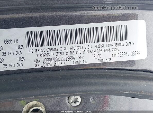1C6RR7GGXJS218694 2018 RAM 1500 Gray Widok komory silnika