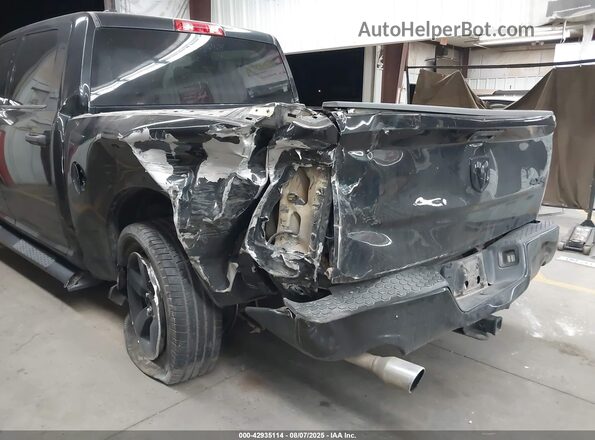1C6RR7KT1JS271370 2018 RAM 1500 Черный Вид спереди