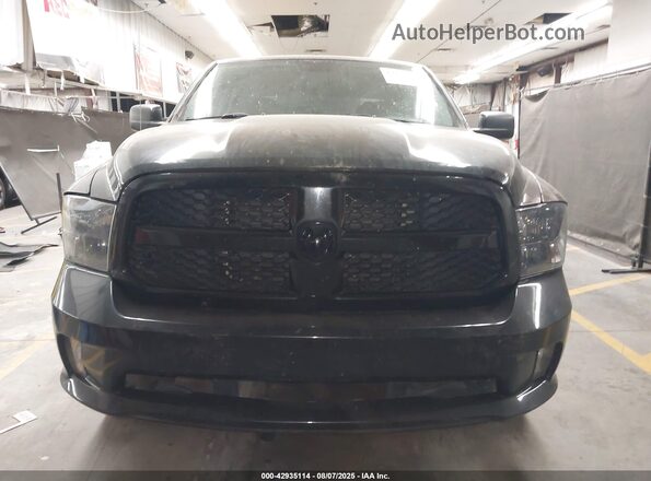 1C6RR7KT1JS271370 2018 RAM 1500 Черный Вид щитка приборов