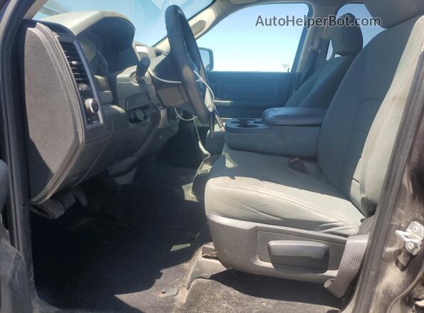 1C6RR7KT2JS193925 2018 RAM 1500 Black Front interior view