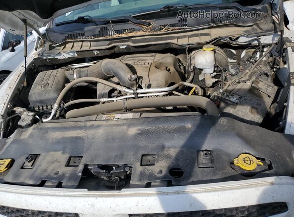1C6RR7KT3JS294519 2018 RAM 1500 White Rear interior view