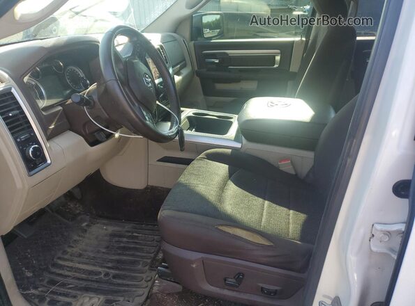1C6RR7LT3JS101980 2018 RAM 1500 Белый Вид салона спереди