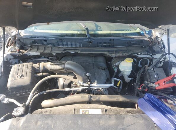 1C6RR7LT3JS101980 2018 RAM 1500 Белый Вид задней части салона