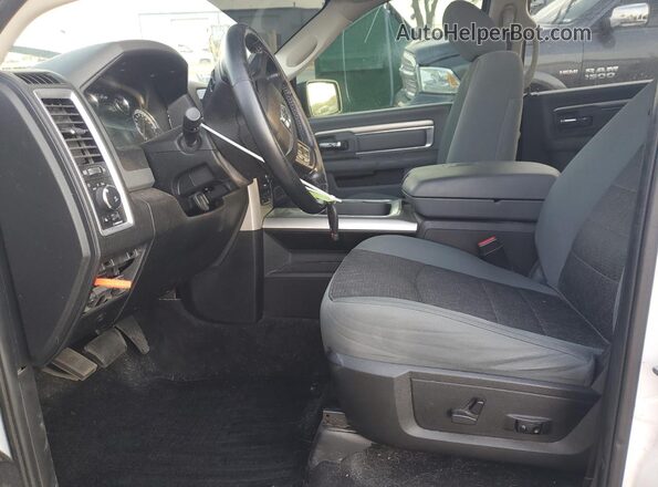 1C6RR7LT6JS108454 2018 RAM 1500 Белый Вид салона спереди
