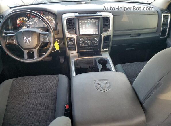 1C6RR7LT6JS108454 2018 RAM 1500 Белый Вид панели приборов