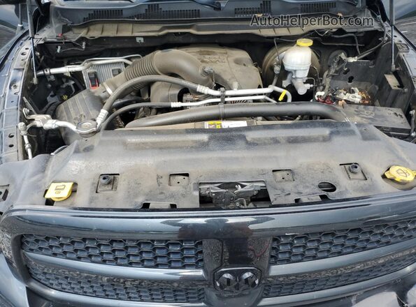1C6RR7LT6JS252828 2018 RAM 1500 Черный Вид задней части салона