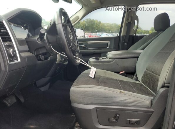 1C6RR7LT6JS252828 2018 RAM 1500 Черный Вид салона спереди