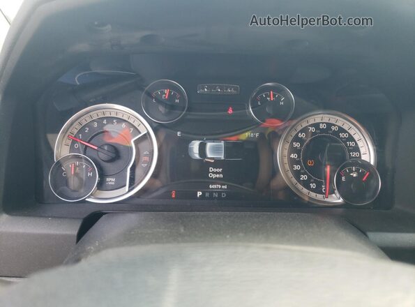 1C6RR7TT1JS151907 2018 RAM 1500 Gray Вид щитка приладів